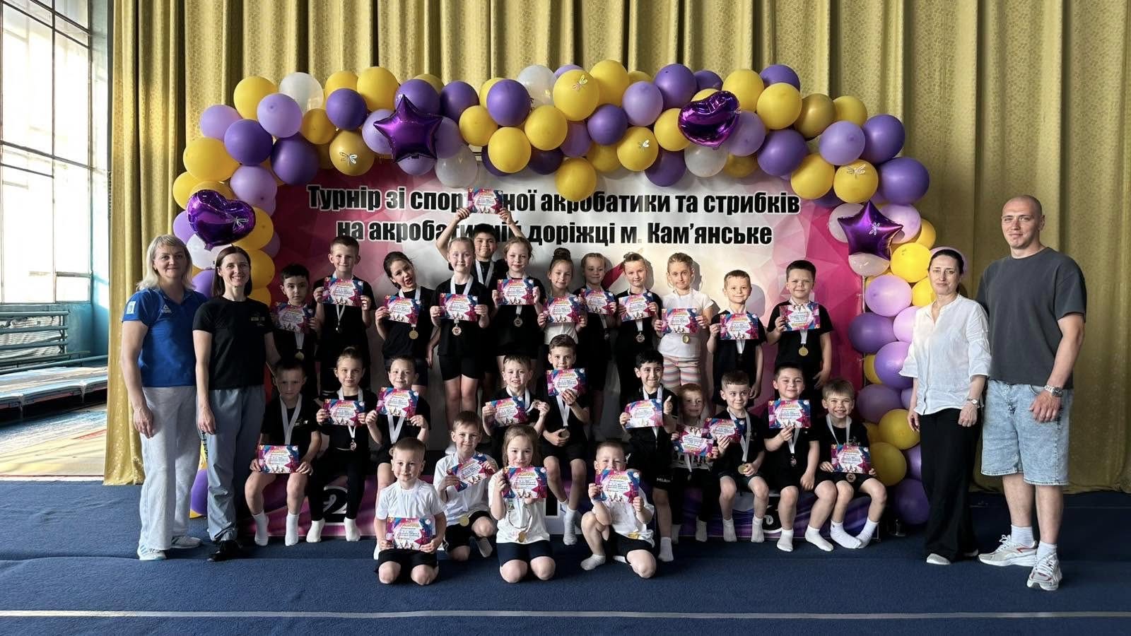 У Кам'янському відбувся чемпіонат ДЮСШ №4 зі спортивної акробатики 2 У Кам'янському відбувся чемпіонат ДЮСШ №4 зі спортивної акробатики