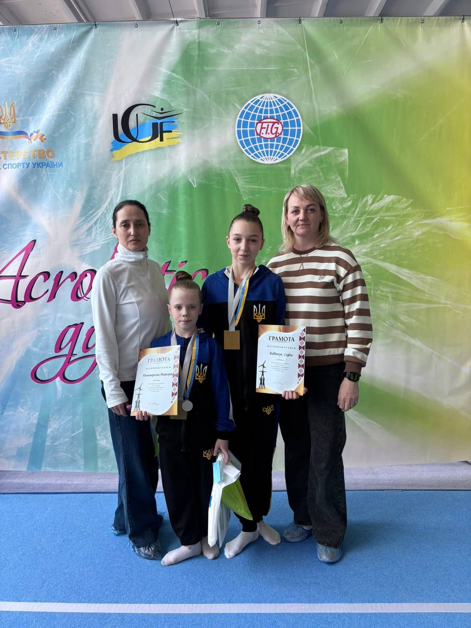 Акробати Кам'янського гідно виступили на чемпіонаті України та всеукраїнських змаганнях