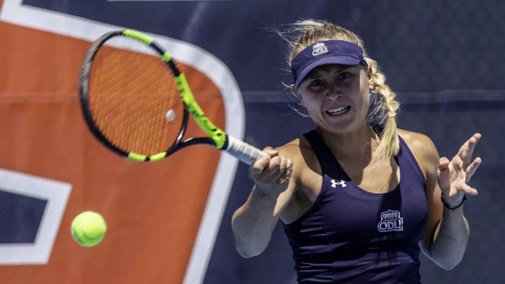 Стародубцева с разгромным счётом вышла в четвертьфинал на турнире WTA 125 в Париже