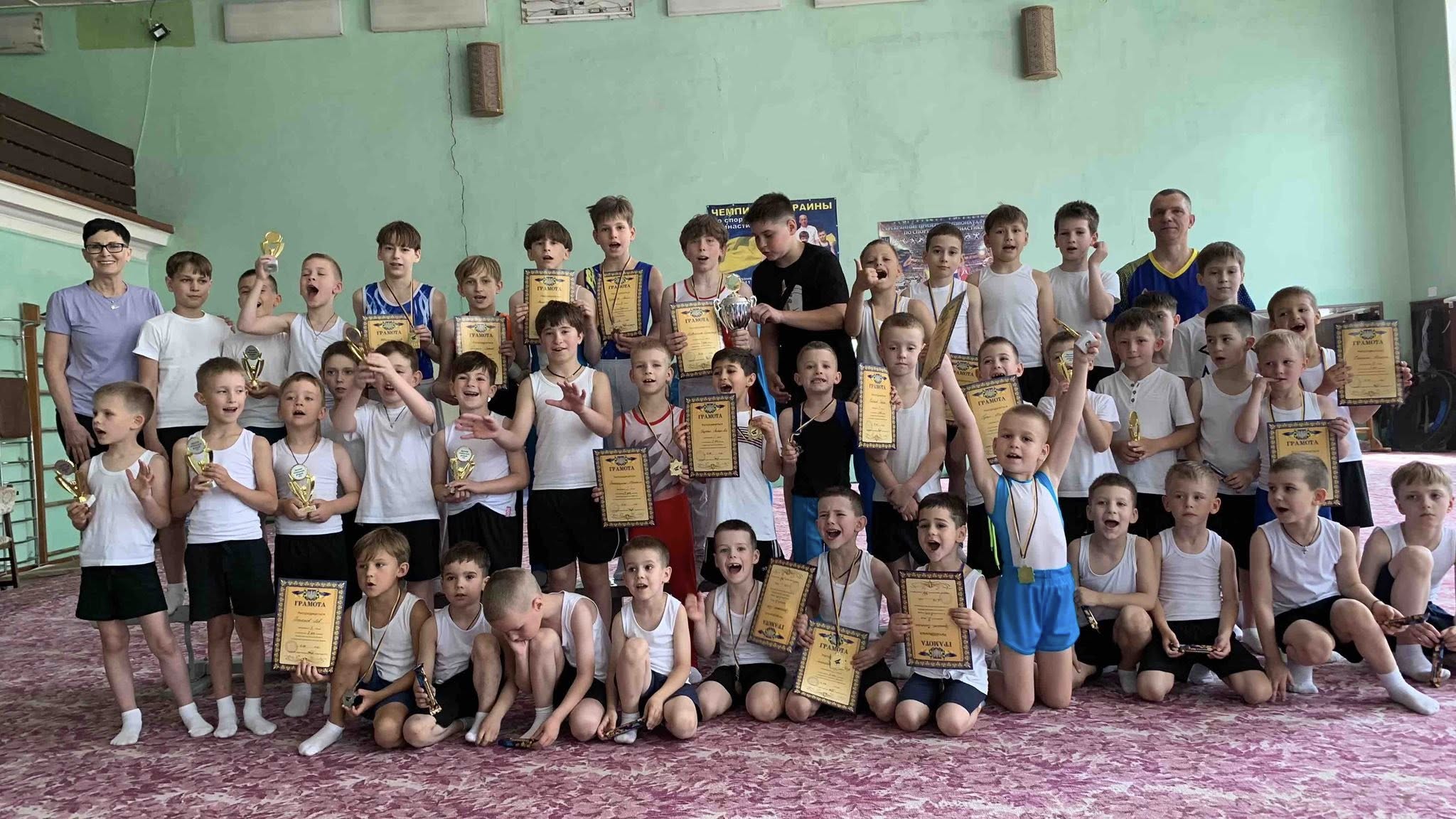 У Кам'янському відбувся відкритий чемпіонат ДЮСШ №4 зі спортивної гімнастики 2 У Кам'янському відбувся відкритий чемпіонат ДЮСШ №4 зі спортивної гімнастики