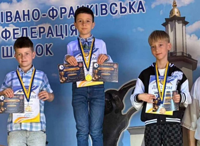 Каменские шашисты помогли Днепропетровщине выиграть чемпионат Украины