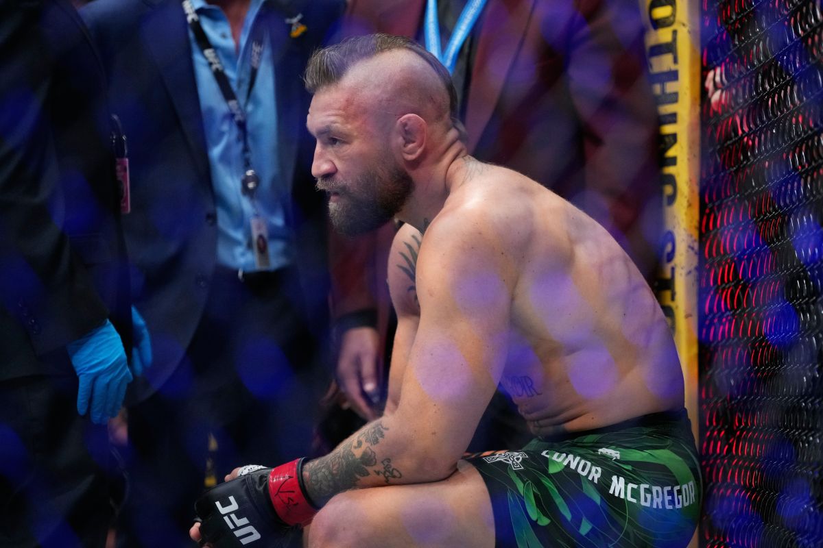 Макгрегор зазнав дострокової поразки від Голловея на UFC 329 через травму ноги (відео)