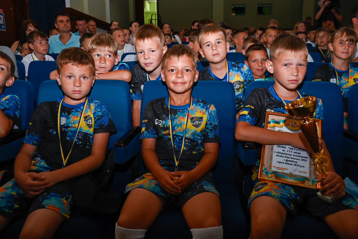 "З надією в майбутнє": у Кам’янському підбили підсумки футбольного сезону-2025/2026 "З надією в майбутнє": у Кам’янському підбили підсумки футбольного сезону-2025/2026