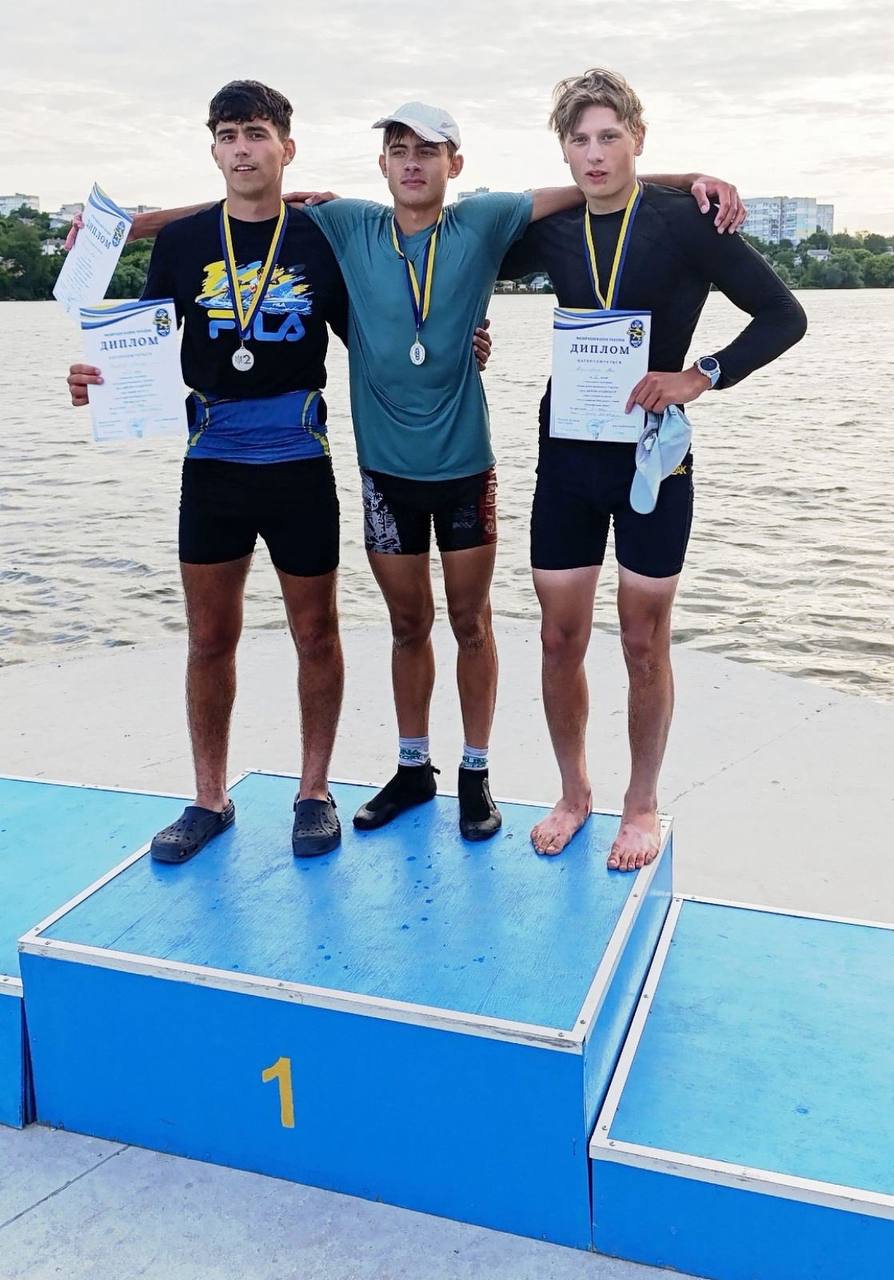 Веслувальники Кам’янського вибороли три «золота» на чемпіонаті України Веслувальники Кам’янського вибороли три «золота» на чемпіонаті України
