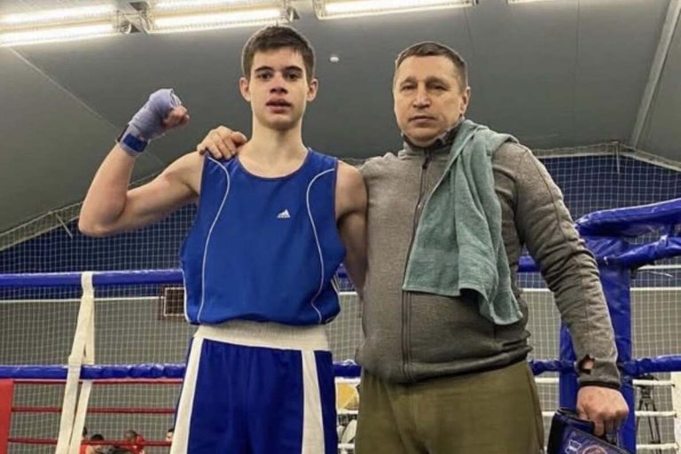 Каменчанин Денис Проскура завоевал «серебро» чемпионата Днепропетровской области по боксу