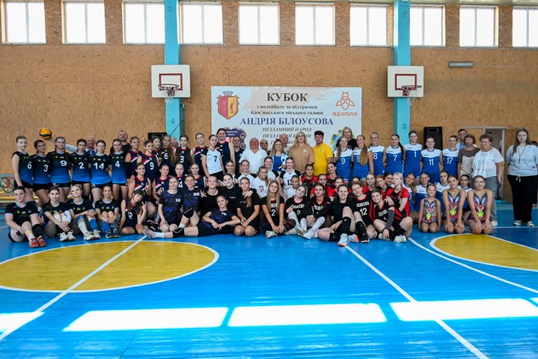 “Незламний народ – незламної країни”: у Кам’янському відбувся міський кубковий турнір з волейболу