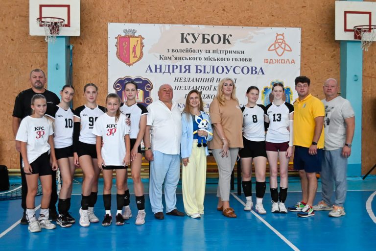 Волейболистки из Каменского стали победительницами городского кубкового фестиваля «Незламний народ – незламної країни»