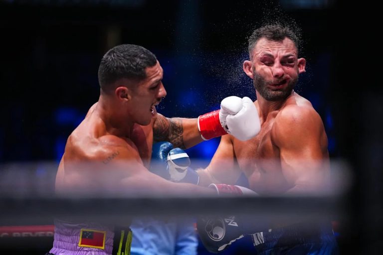 Джей Опетая здобув титул WBC у першій важкій вазі (відео)