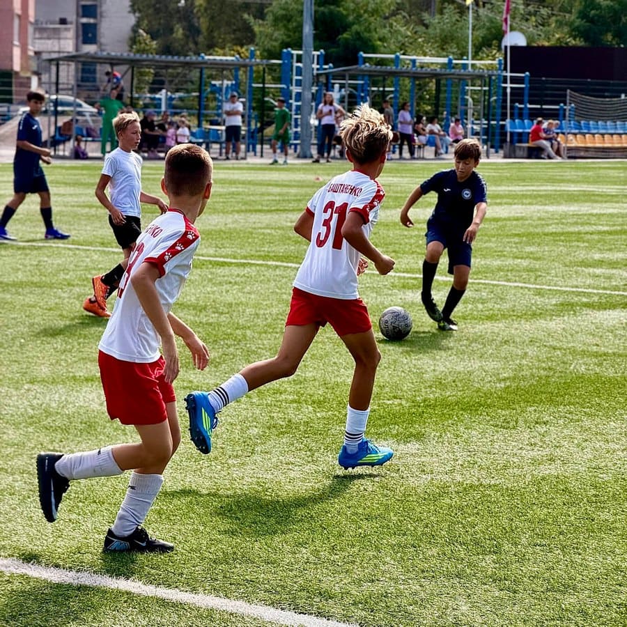 Кам’янські футболісти здобули впевнену перемогу в чемпіонаті міста та району