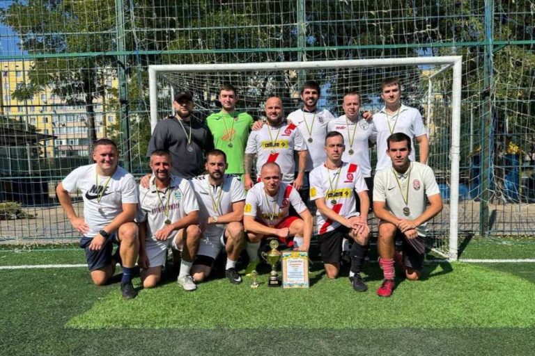 В Каменском определились победители открытого чемпионата города по мини-футболу