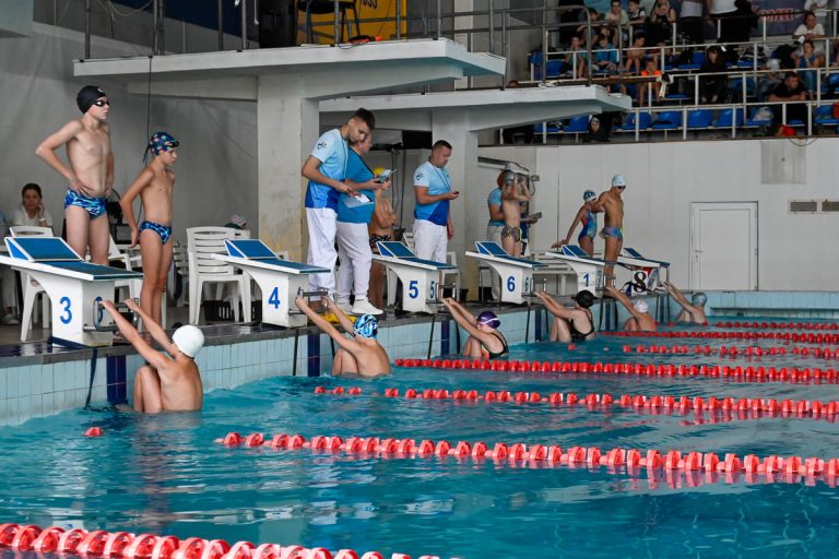 “Swim Sharks”: вихованці кам’янської ДЮСШ №5 здобули 52 нагороди на Кубку з плавання