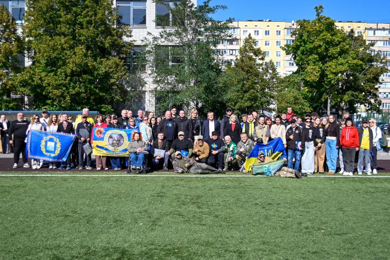 Сила, витримка та єдність: у Кам’янському провели спортивно-патріотичний захід “Незламний народ — незламної країни!”