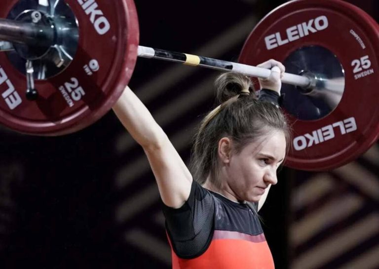 Криворожская спортсменка Юлия Ковалева завоевала три медали на чемпионате Украины по тяжелой атлетике