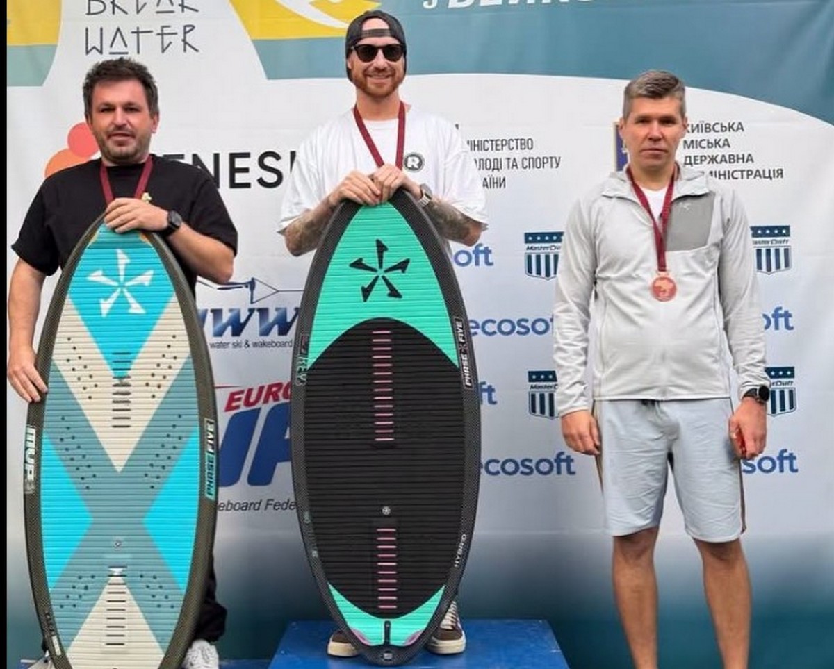 Днепровские спортсмены завоевали четыре медали на чемпионате Украины по вейксерфингу