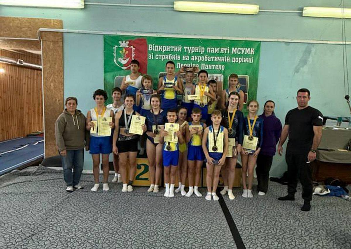 Кам’янчани стали призерами чемпіонату області зі стрибків на акробатичній доріжці