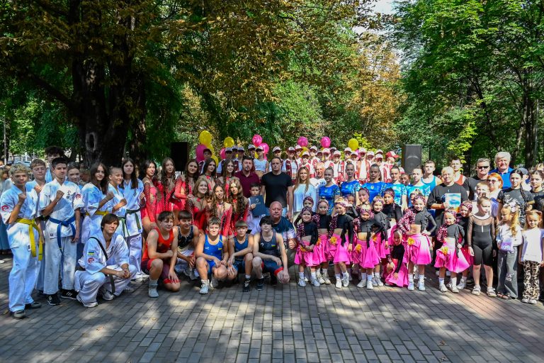 “Зі спортом у серці”: у Кам’янському відзначили День фізичної культури і спорту