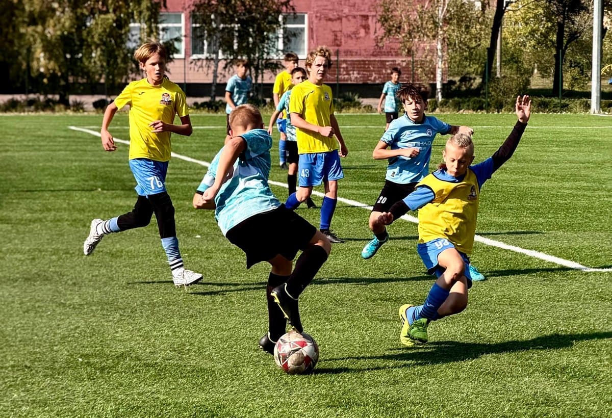 Дві команди — дві перемоги: кам’янська “Надія” успішно провела домашні матчі
