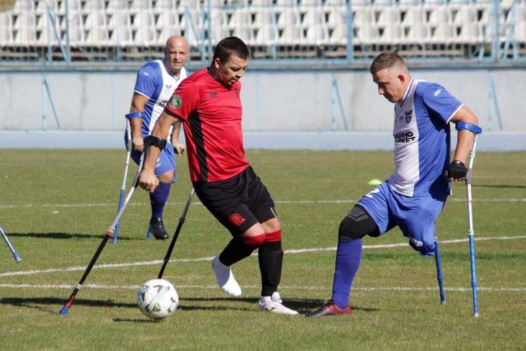 Криворізька команда здобула “бронзу” благодійного турніру з ампфутболу в Кропивницькому