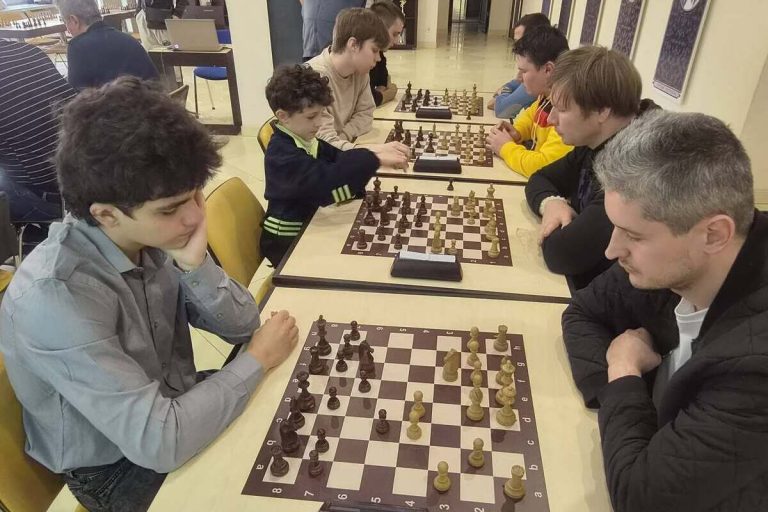 «Матч Поколений»: в Кривом Роге организовали шахматный турнир для горожан разного возраста
