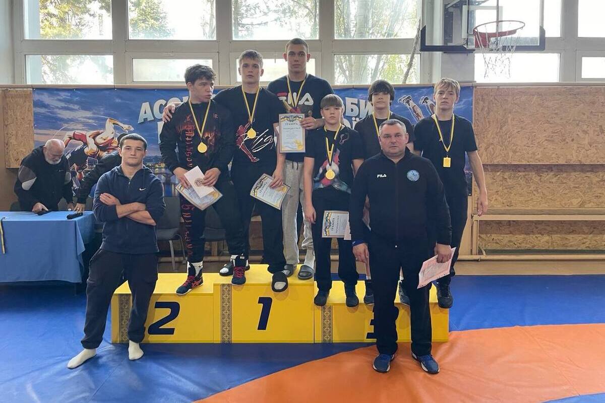 Борці з Кам’янського здобули п’ять золотих медалей на чемпіонаті області